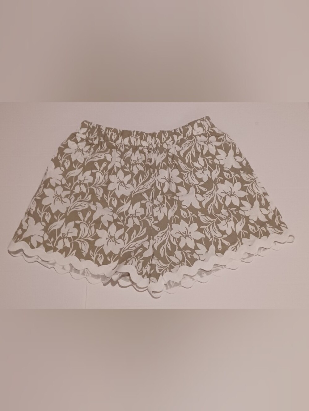 TALULAH Sage and White Floral Scalloped Mini Shorts